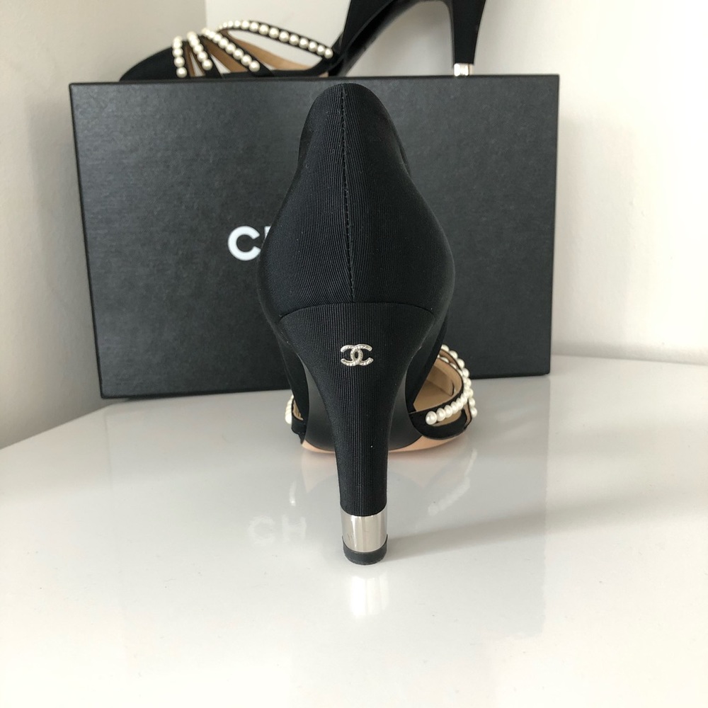 CHANEL satin pearl embellished CC heel pumps - Picture 3 of 7